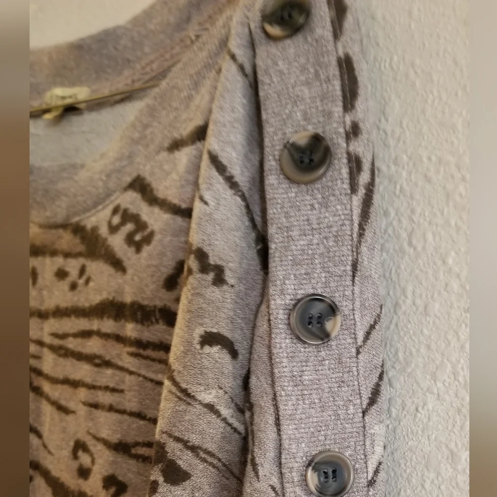 Democracy womens animal spits and stripes print sweater size 3XL